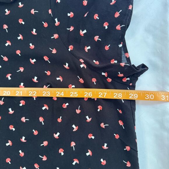NWT Torrid Abbey Rayon Slub Top Black Scoop Neck Mushroom Print Size 4X Whimsy - Picture 4 of 9